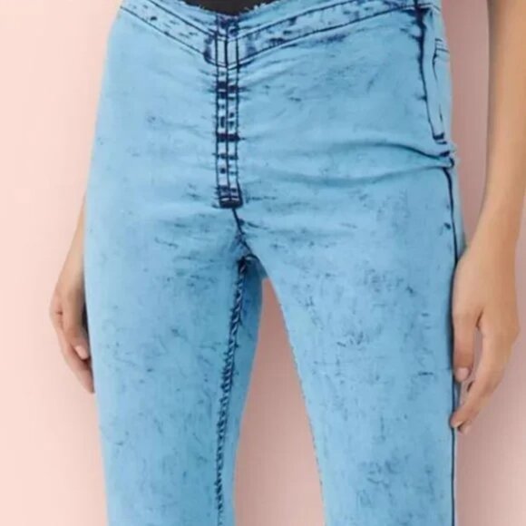 🦋 NWT 🌸 Urban Outfitters BDG Women's Ruched V-Front Dipped Flare BLUE Jeans 24 - Picture 4 of 5